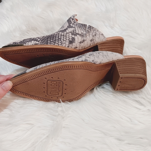 Dingo Knockout Natural Gray Snakeskin Suede Leather Slip On Snip Point Toe Mules - Picture 3 of 7